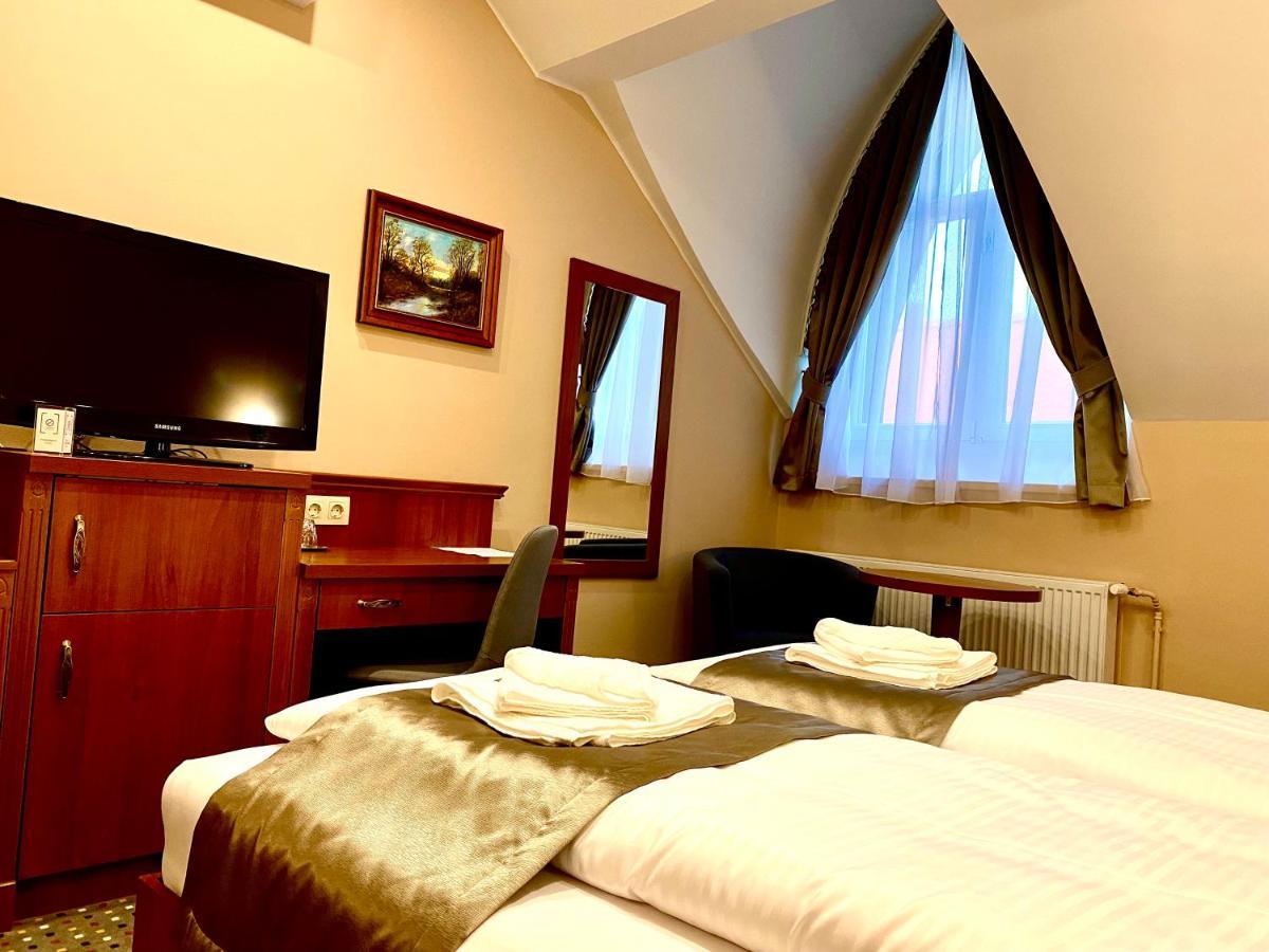 Borostyan Panzio Hotel Kaposvar Exterior photo