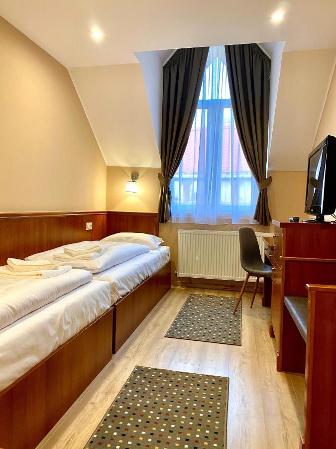Borostyan Panzio Hotel Kaposvar Exterior photo
